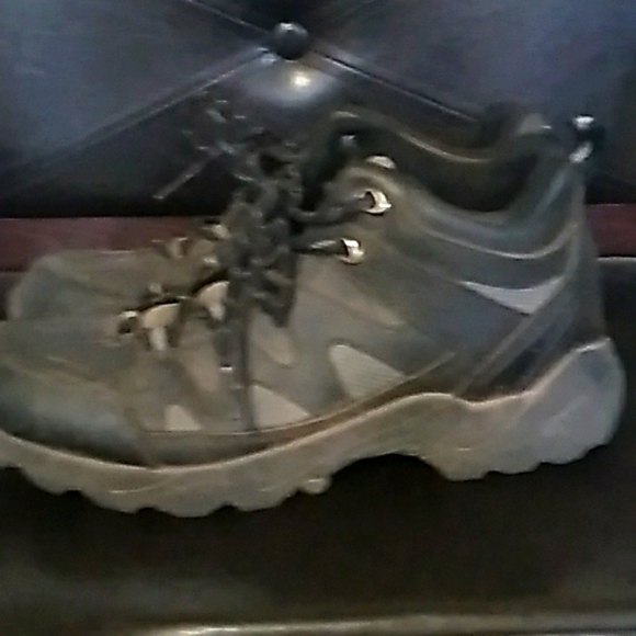 Ozark trail, 8, grey, barely worn - Picture 2 of 5